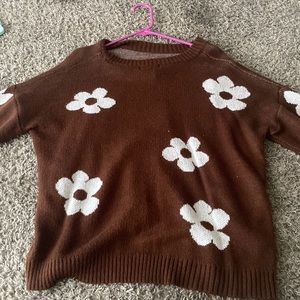 Plain flower sweater